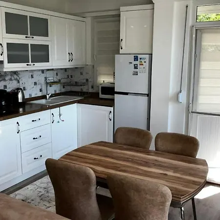 Cozy Vacation Flat 2 Min To In *